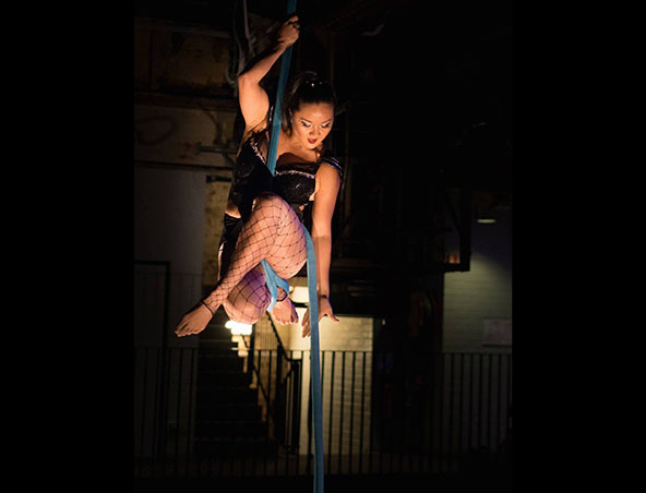 Aerialists Brisbane - Trapeze Artists - Aerial Entertainment Performers